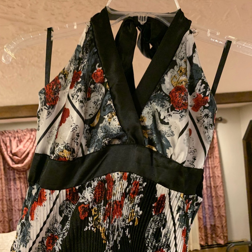 Dress - Picture 3 of 3